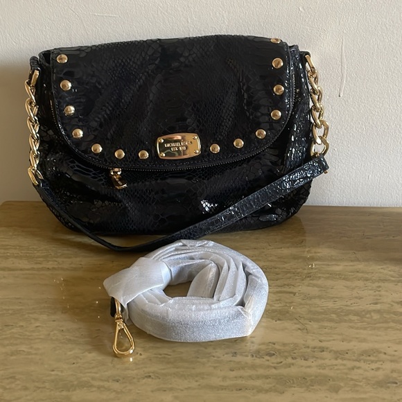 Michael Kors Bedford Black Convertible Shoulder Strap Embossed Leather Handbag - Picture 3 of 12